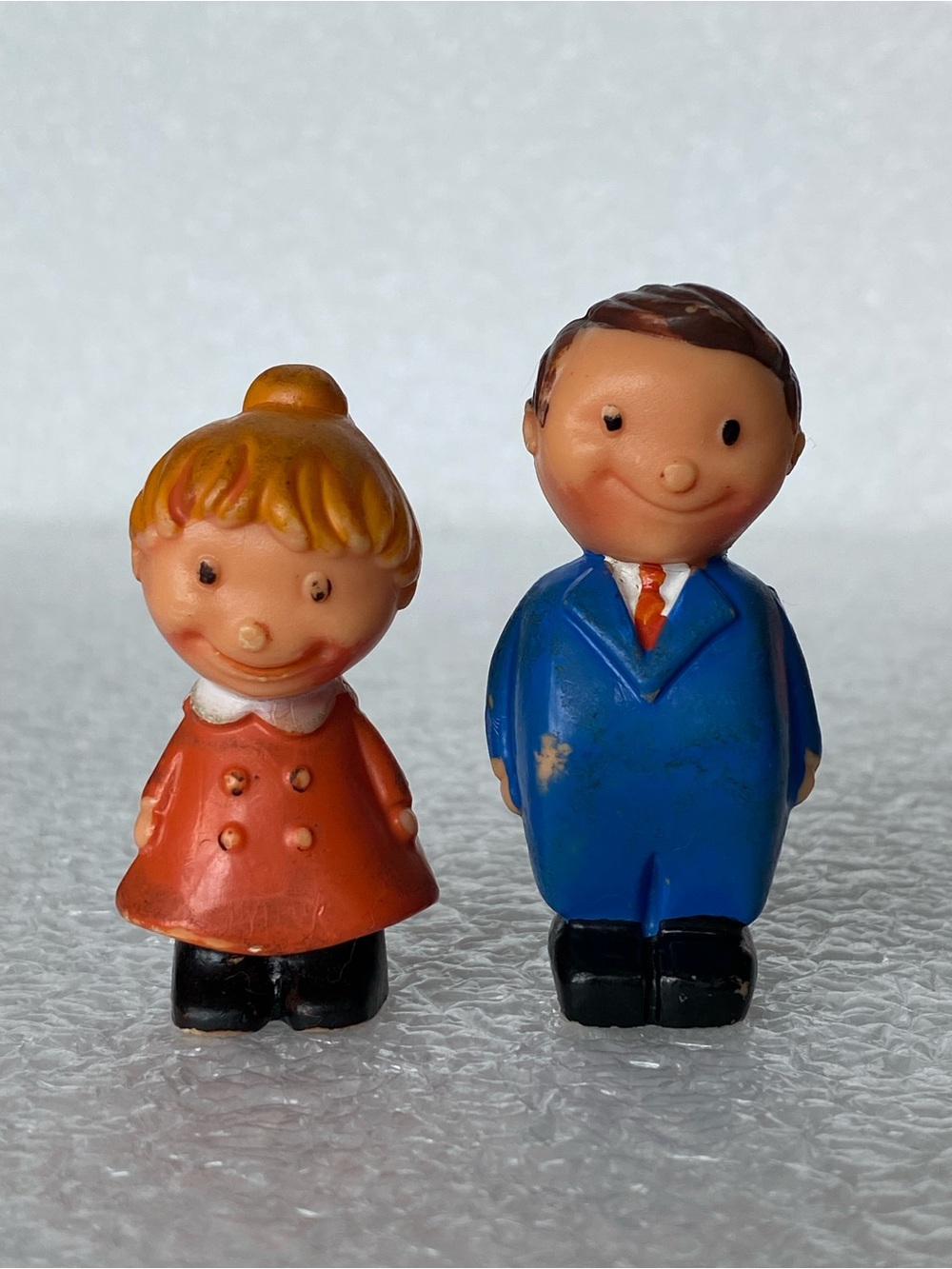 Set of 2 Vintage Samsonite Plastic Toy Figures
Little People Made in Hong Kong